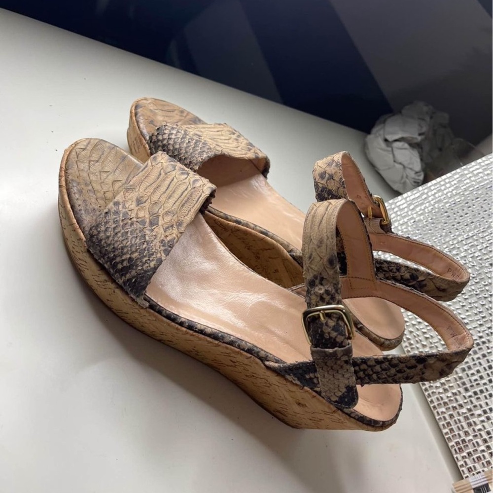 stuart weitzman snakeskin wedges size 9